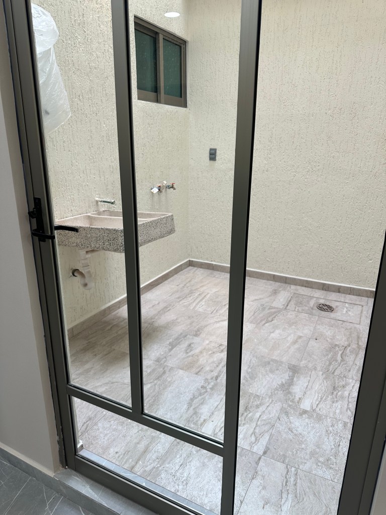 DEPTO 1. patio de servicio