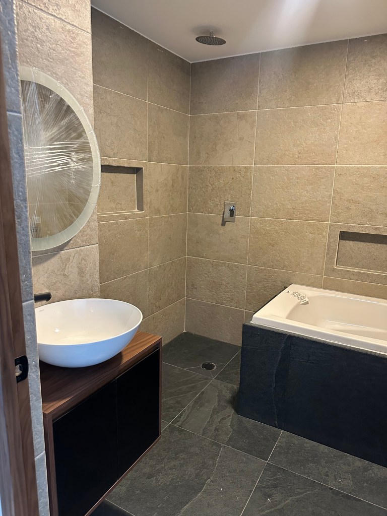 DEPTO 2. baño con tina